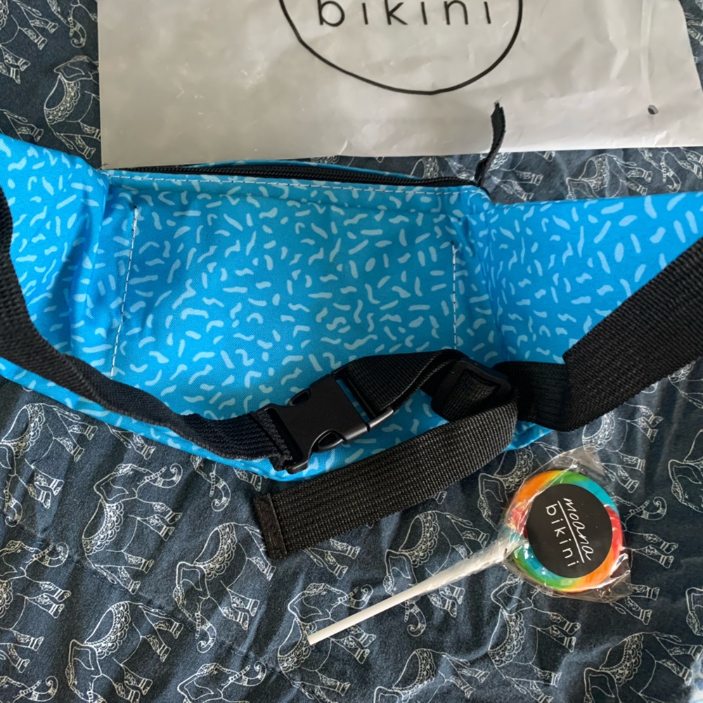 Moana Bikini Fannie Pack - LIKE NEW bum bag - Picture 3 of 4